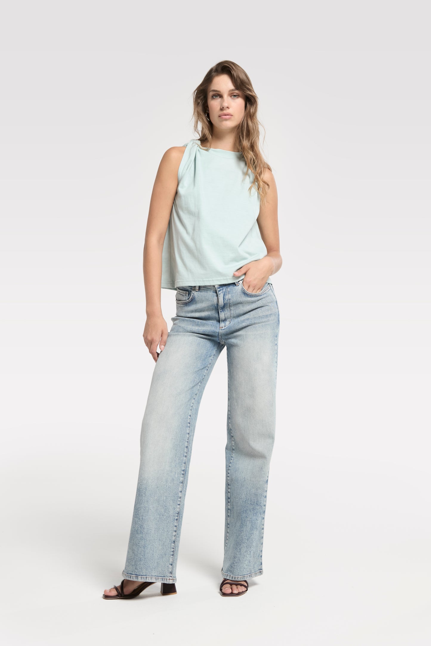 James - Wide Leg Jeans