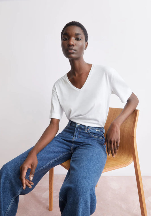 V-NECK T-SHIRT