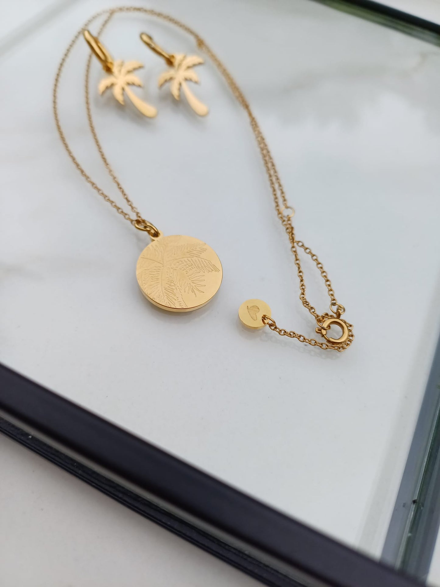 Necklace palm leaves