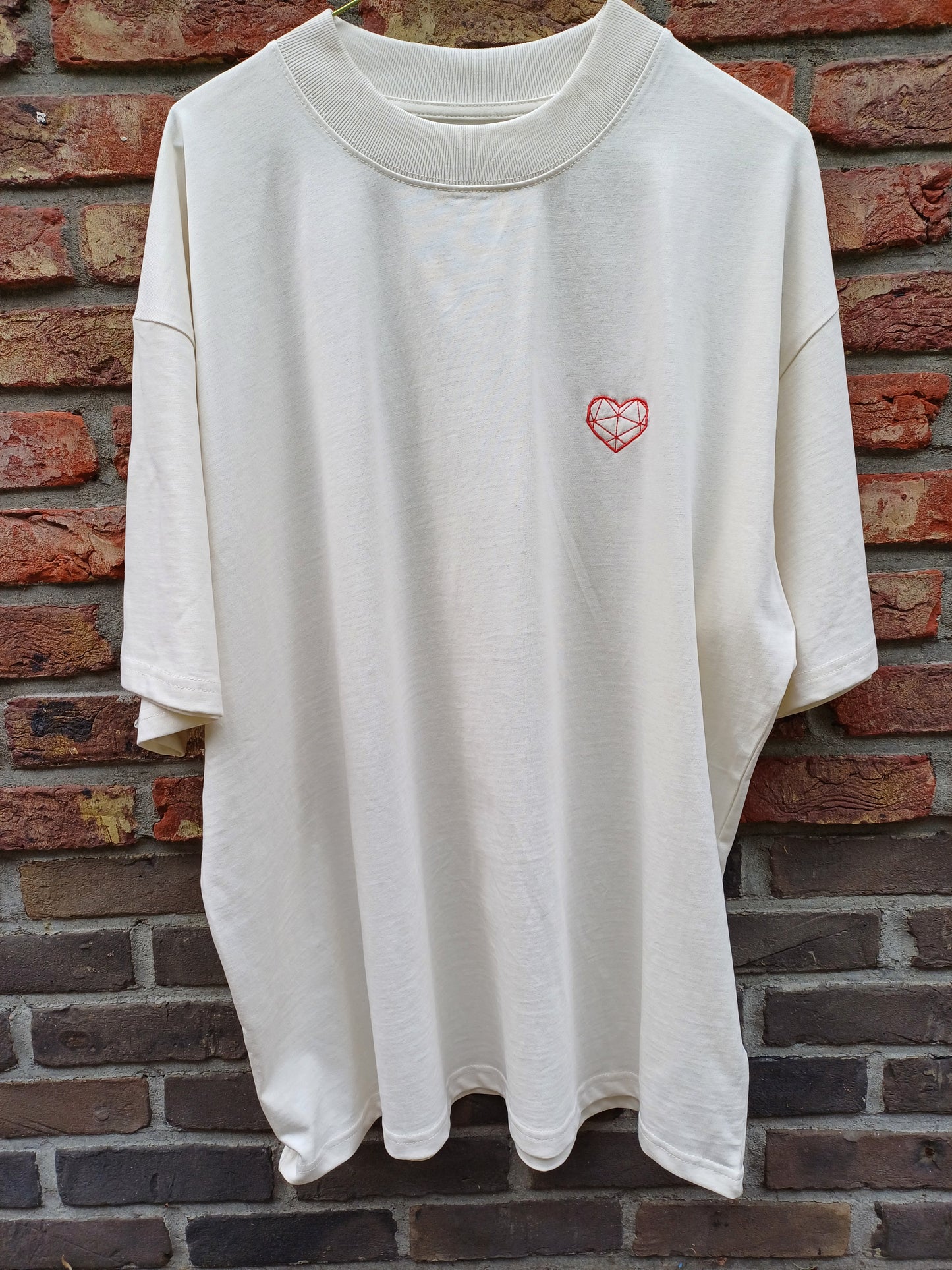 Oversized t-shirt cream heart